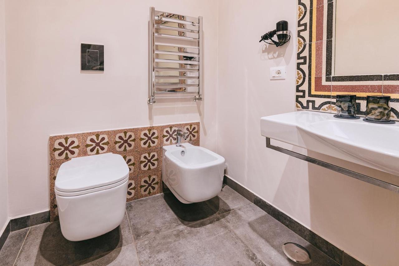 Hotel La Smorfia Neapol Zewnętrze zdjęcie